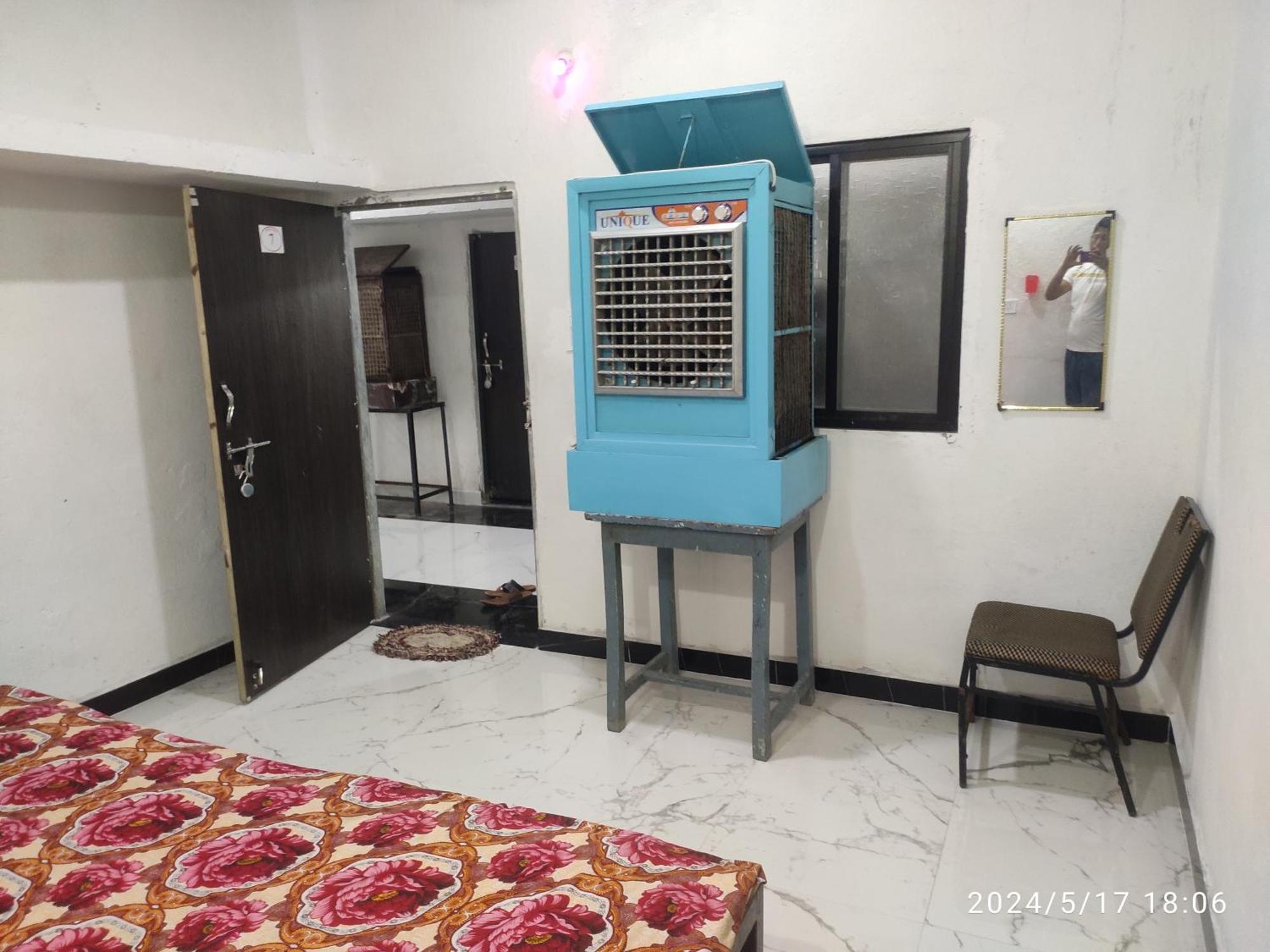 Kuber Bhandari Guest House And Hotel Sehore Buitenkant foto